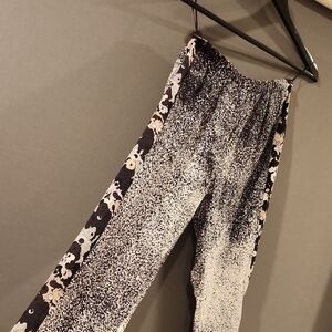 Silk Kenzo Pants With Black, White, Biege And Teal Pattern Size EU 34